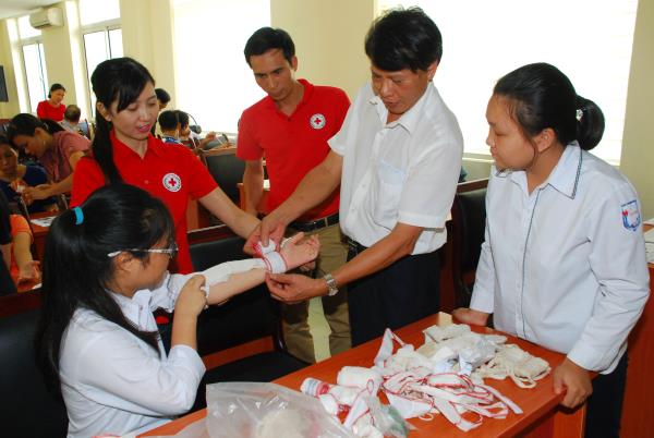 Hội Chữ thập đỏ quận Dương Kinh: Tập huấn sơ, cấp cứu tải thương hè 2018