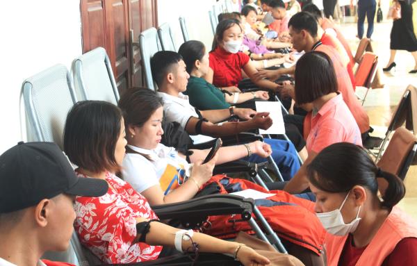 Quận Dương Kinh: Gần 600 người tham gia Ngày hội hiến máu tình nguyện năm 2022